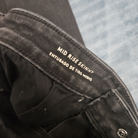 Universal thread mid rise skinny distressed jeans! - Picture 4 of 9